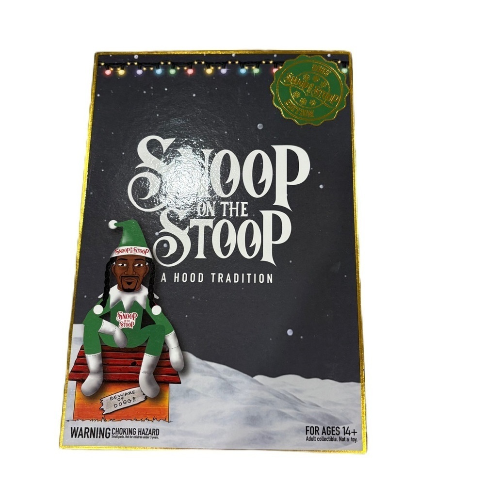 Snoop on the Stoop Holiday Figure NEW Christmas Elf Green